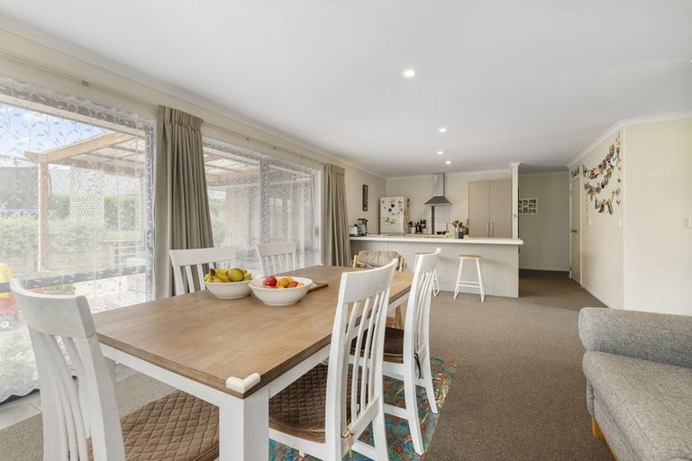 Photo of property in 25 Hamon Place, Pukehangi, Rotorua, 3015