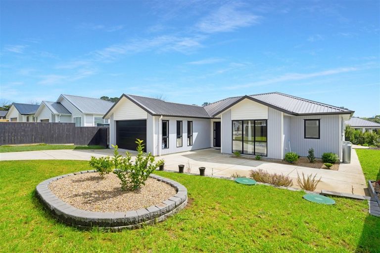 Photo of property in 7 Pukemarino Road, Waimauku, 0812