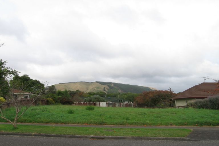Photo of property in 16 Rewarewa Crescent, Waikanae, 5036