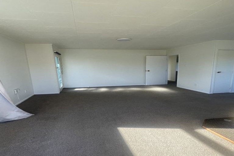 Photo of property in 42 Claverdon Drive, Massey, Auckland, 0614