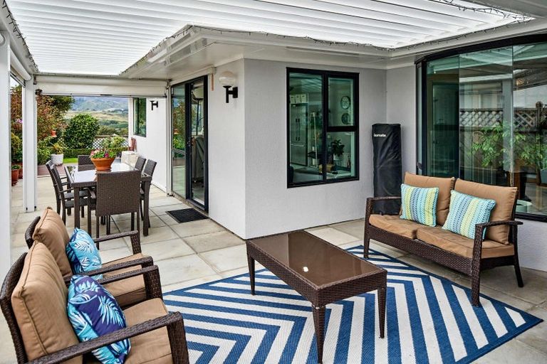 Photo of property in 19 Samwell Drive, Whitby, Porirua, 5024