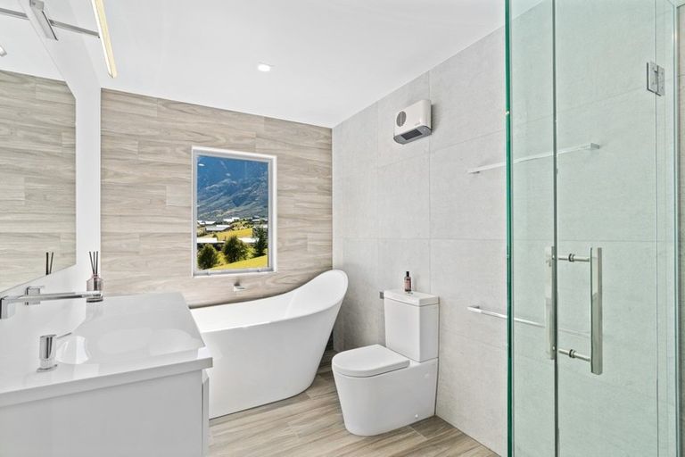 Photo of property in 3 Arran Lane, Jacks Point, Queenstown, 9371