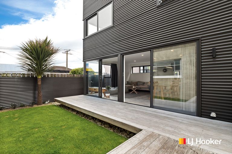 Photo of property in 108 Oxford Street, South Dunedin, Dunedin, 9012