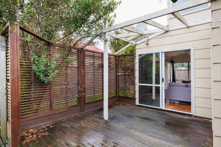 Photo of property in 12 Coromandel Court, Roslyn, Palmerston North, 4414