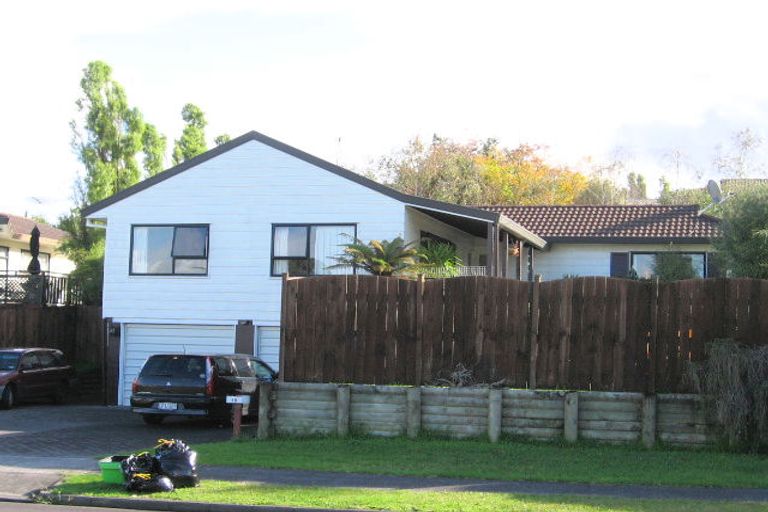 Photo of property in 40 Gosford Drive, Botany Downs, Auckland, 2010