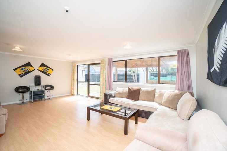 Photo of property in 46 Raglan Avenue, Cloverlea, Palmerston North, 4412