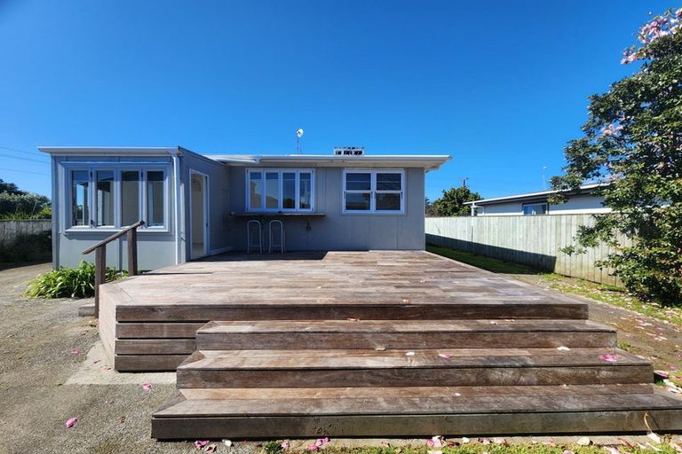 Photo of property in 464 South Road, Omata, New Plymouth, 4374