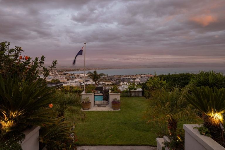 Photo of property in 12 George Street, Hospital Hill, Napier, 4110