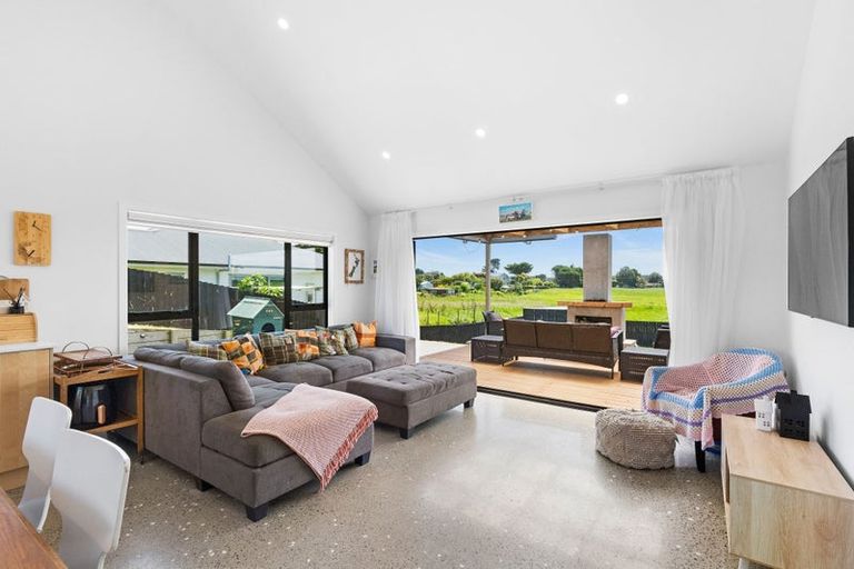 Photo of property in 7 Sand Dune Grove, Waikawa Beach, Manakau, 5573