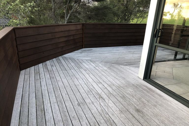 Photo of property in 1/194 Whangaparaoa Road, Red Beach, 0932