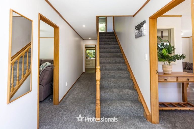 Photo of property in 8 King Charles Drive, Kingsley Heights, Upper Hutt, 5018