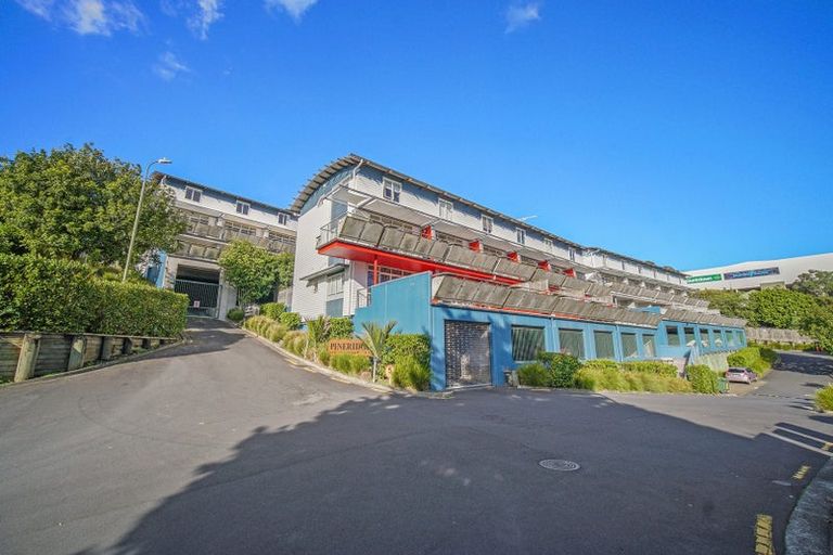 Photo of property in 2a/20 Ian Marwick Place, Birkenhead, Auckland, 0626
