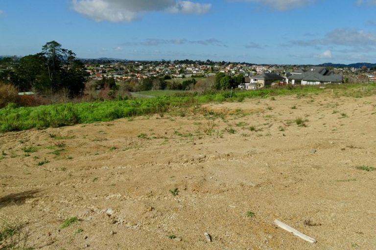 Photo of property in 85e Lake Panorama Drive, Henderson Valley, Auckland, 0614