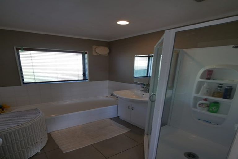 Photo of property in 2/52 Youngs Road, Papakura, 2110