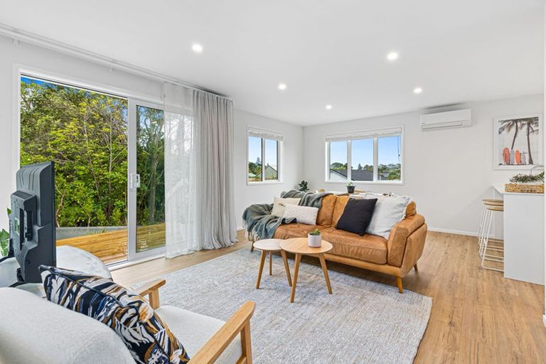 Photo of property in 82 Rosario Crescent, Red Beach, 0932