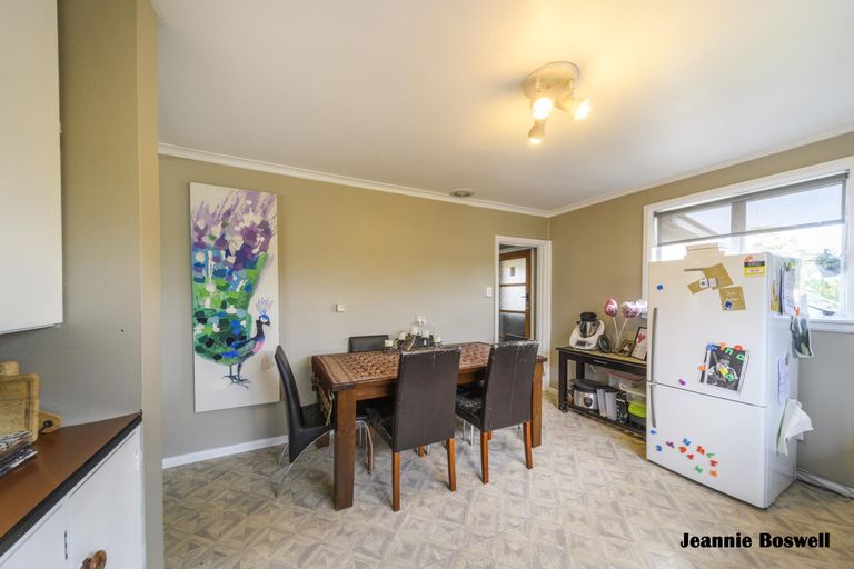 Photo of property in 6 Pukatea Place, Milson, Palmerston North, 4414