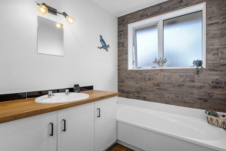 Photo of property in 2/9 Cassidy Place, Belfast, Christchurch, 8051