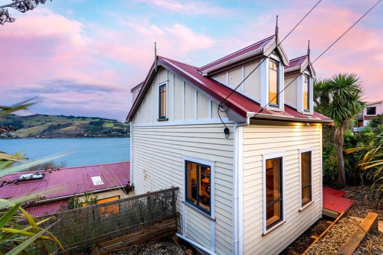 Photo of property in 2 Waireka Street, Ravensbourne, Dunedin, 9022