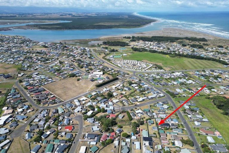 Photo of property in 3 Kent Terrace, Foxton Beach, Foxton, 4815