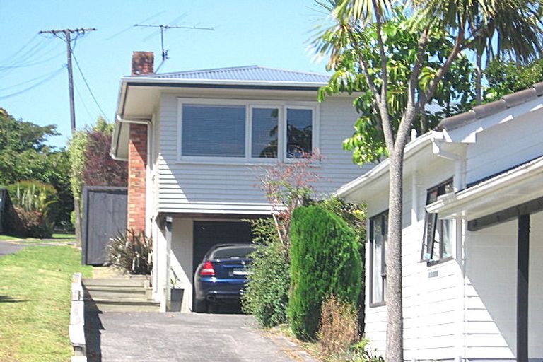 Photo of property in 2/33 Elliott Avenue, Bayview, Auckland, 0629