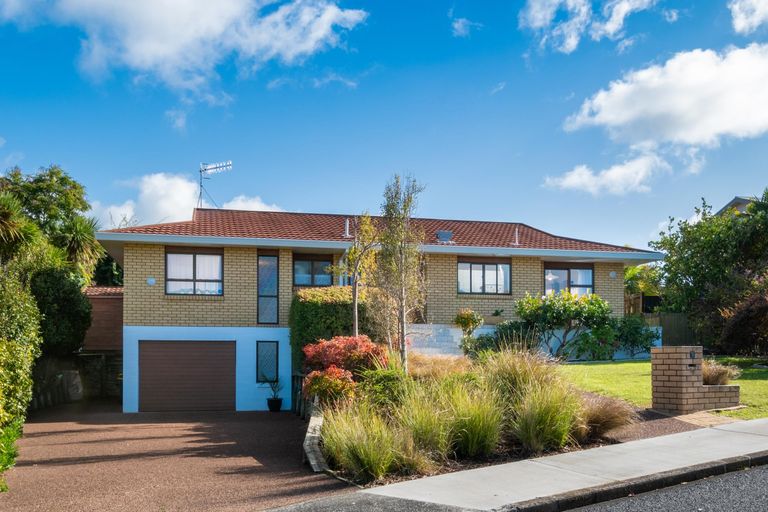 Photo of property in 52 Spence Road, Henderson, Auckland, 0612
