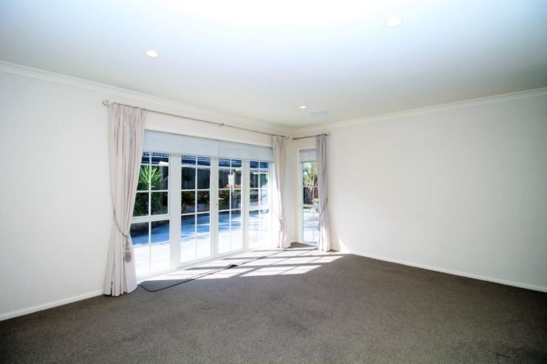 Photo of property in 8 Crannich Place, Wattle Downs, Auckland, 2103