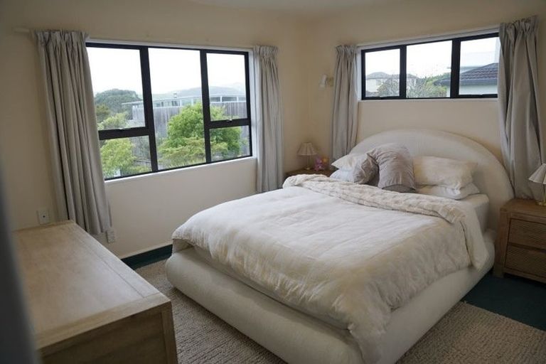 Photo of property in 31 Lanyon Place, Whitby, Porirua, 5024