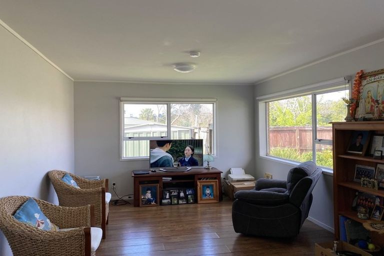 Photo of property in 2/2 Wallace Road, Ranui, Auckland, 0612