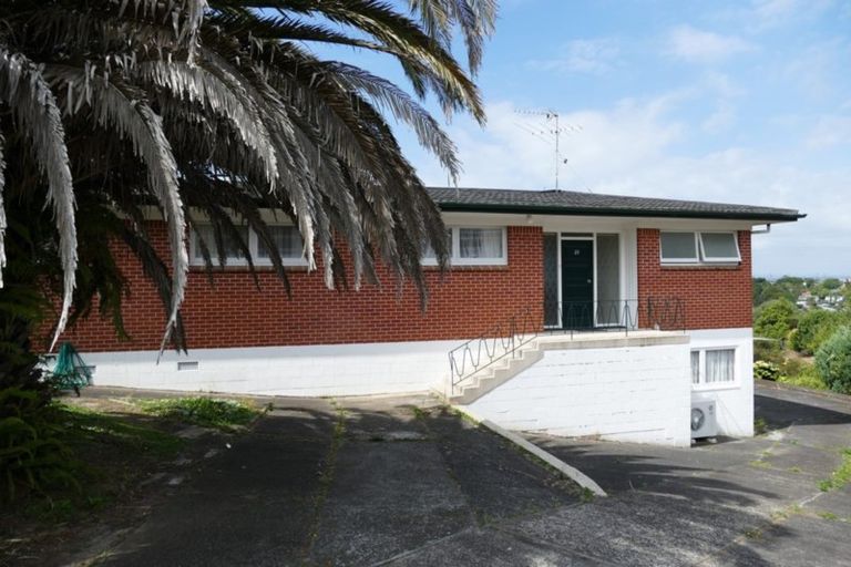 Photo of property in 21 Marlborough Avenue, Glenfield, Auckland, 0629