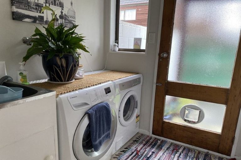 Photo of property in 2/17u Randwick Crescent, Moera, Lower Hutt, 5010