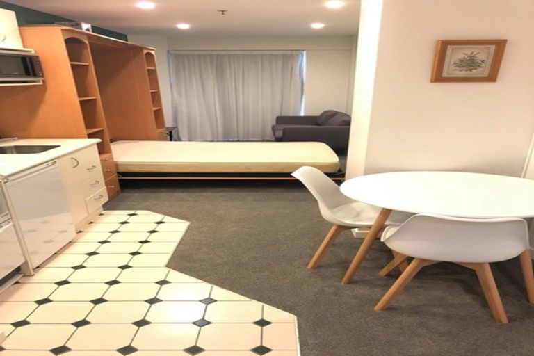 Photo of property in Terrace Heights Apartments, 4g/163 The Terrace, Wellington Central, Wellington, 6011