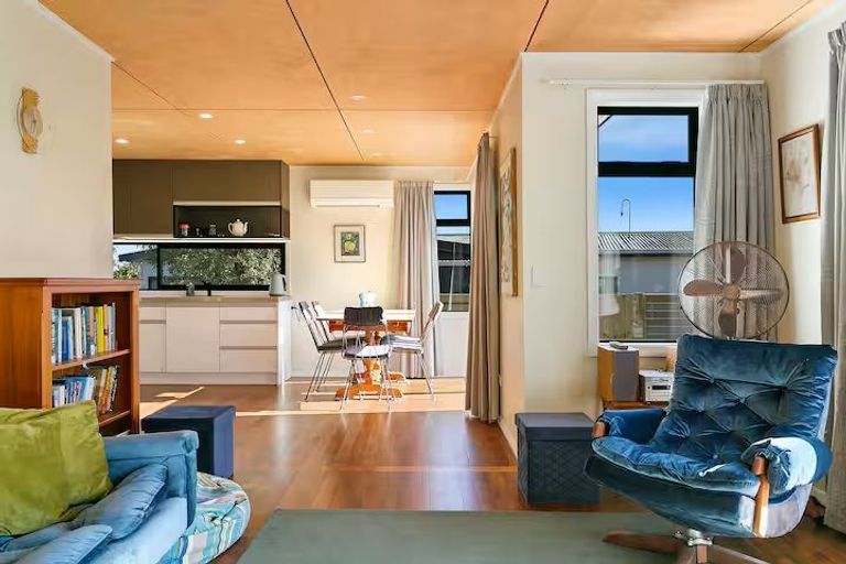 Photo of property in 18 Titoki Avenue, Waipahihi, Taupo, 3330