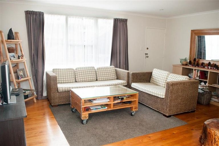 Photo of property in 23 Longburn Road, Henderson, Auckland, 0610