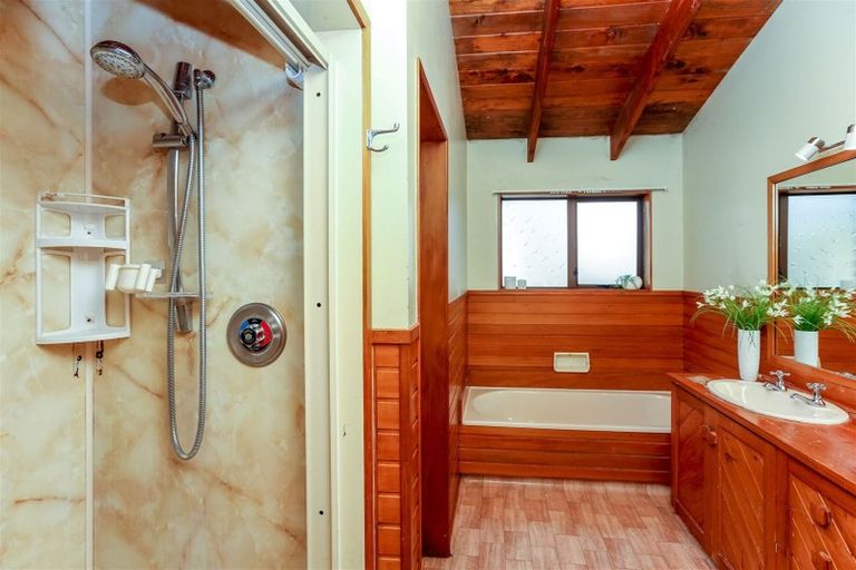 Photo of property in 6 Highlands Place, Highlands Park, New Plymouth, 4312