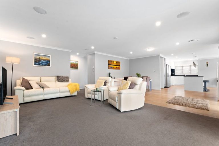 Photo of property in 23 Kahika Grove, Huapai, Kumeu, 0810