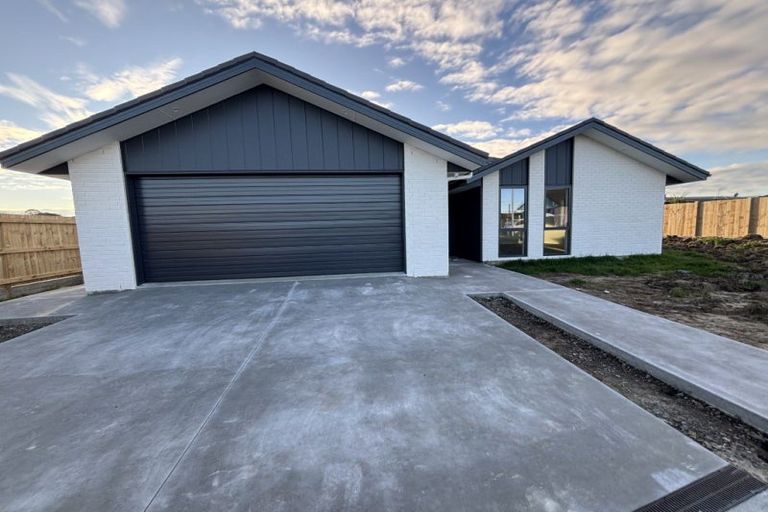 Photo of property in 13 Corrib Grove, Milson, Palmerston North, 4414