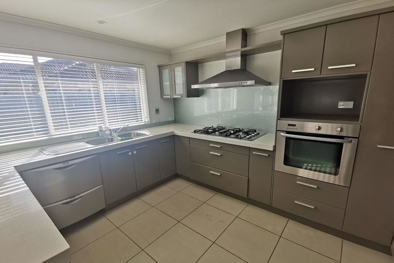 Photo of property in 100 Stancombe Road, Flat Bush, Auckland, 2016