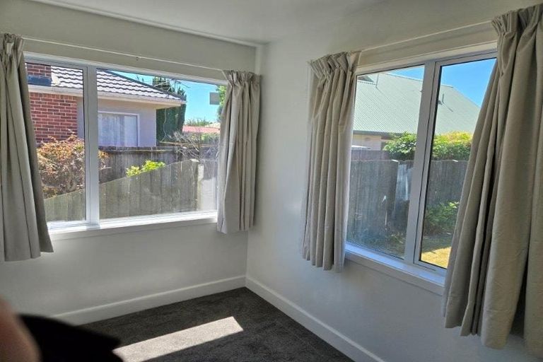 Photo of property in 2/102 Yaldhurst Road, Sockburn, Christchurch, 8042