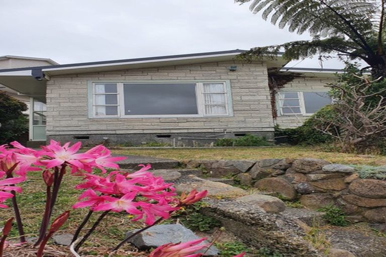 Photo of property in 40 Ruskin Road, Newlands, Wellington, 6037