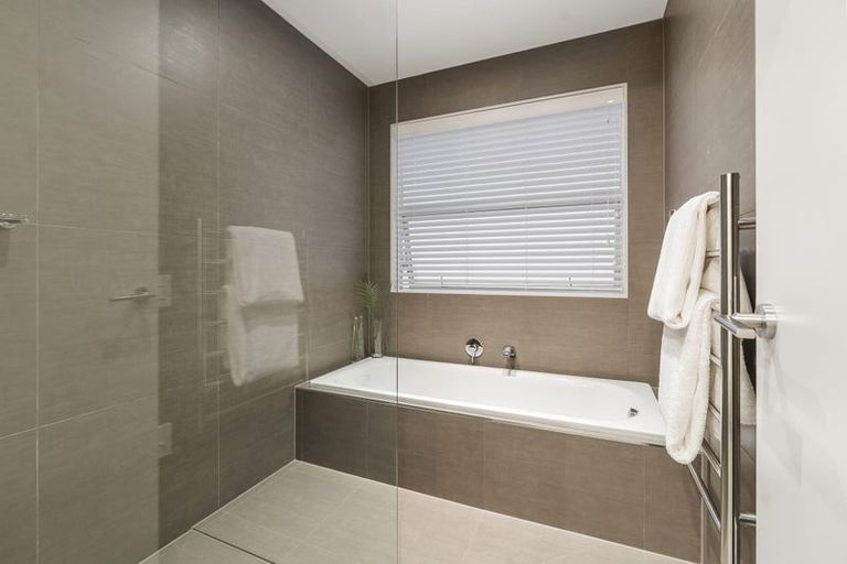 Photo of property in 2a Rushden Terrace, Red Beach, 0932