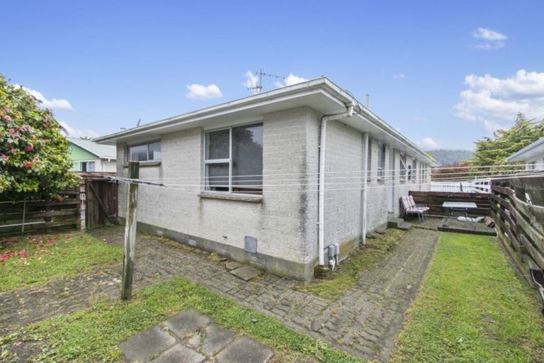 Photo of property in 270a Wellington Road, Wainuiomata, Lower Hutt, 5014