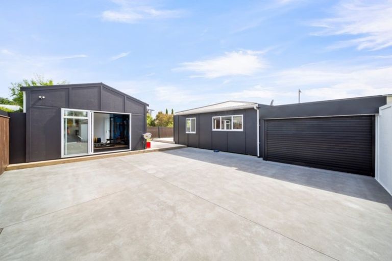 Photo of property in 32 Wallath Road, Westown, New Plymouth, 4310