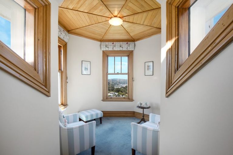 Photo of property in 25 Fairview Crescent, Kelburn, Wellington, 6012