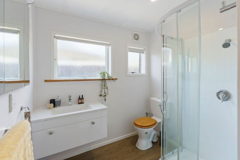 Photo of property in 8 Winara Avenue, Waikanae, 5036