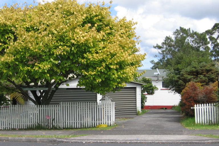 Photo of property in 25 Luckens Road, West Harbour, Auckland, 0618