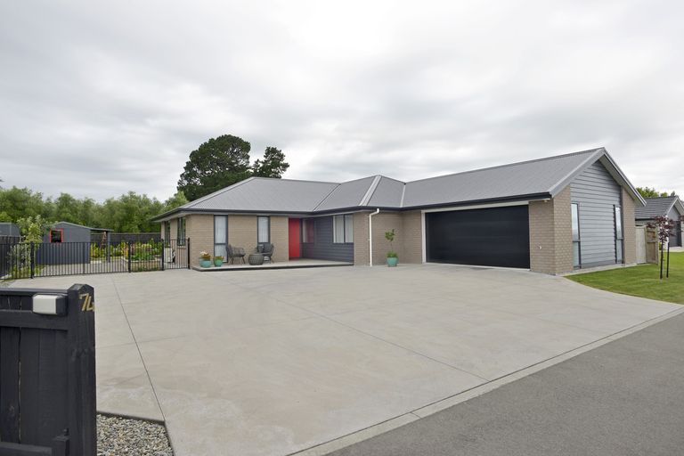 Photo of property in 72 Feist Street, Carterton, 5713