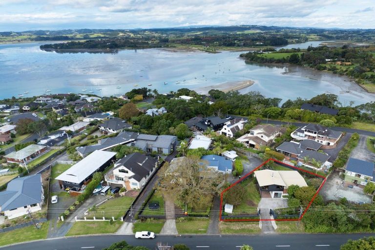 Photo of property in 3 View Road, Shelly Park, Auckland, 2014