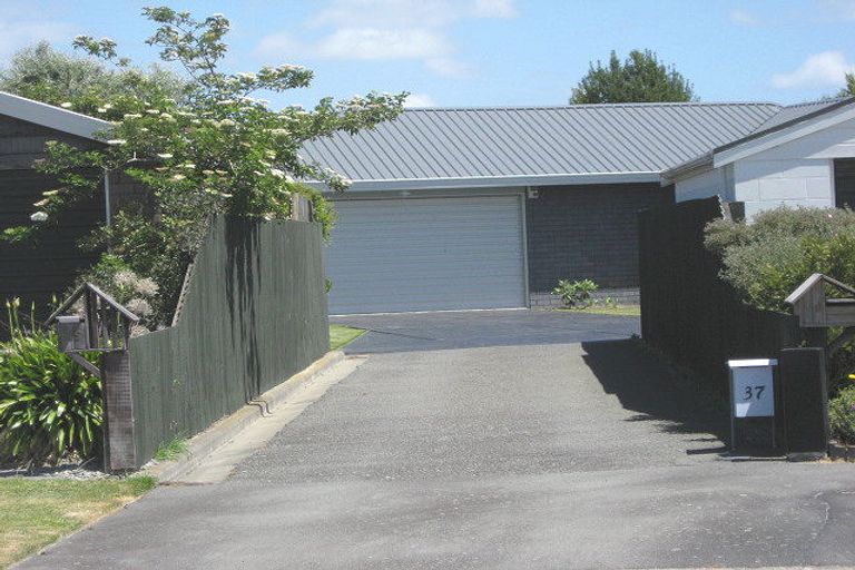 Photo of property in 37 Kirsten Place, Parklands, Christchurch, 8083