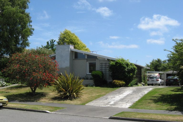 Photo of property in 17 Fenhall Street, Russley, Christchurch, 8042