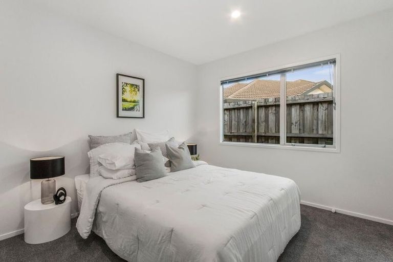 Photo of property in 37 Lothian Brae, Wattle Downs, Auckland, 2103